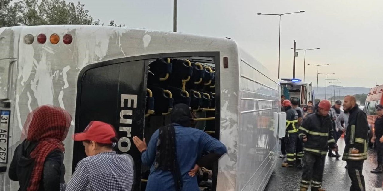 Mersin'de tarım işçilerini taşıyan otobüs devrildi: 12 yaralı