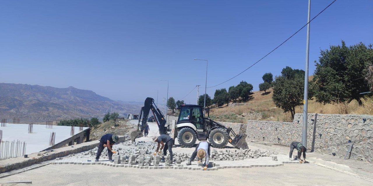 Şırnak’ta Yol ve Kaldırım Yenileme Çalışmaları Hızla Devam Ediyor