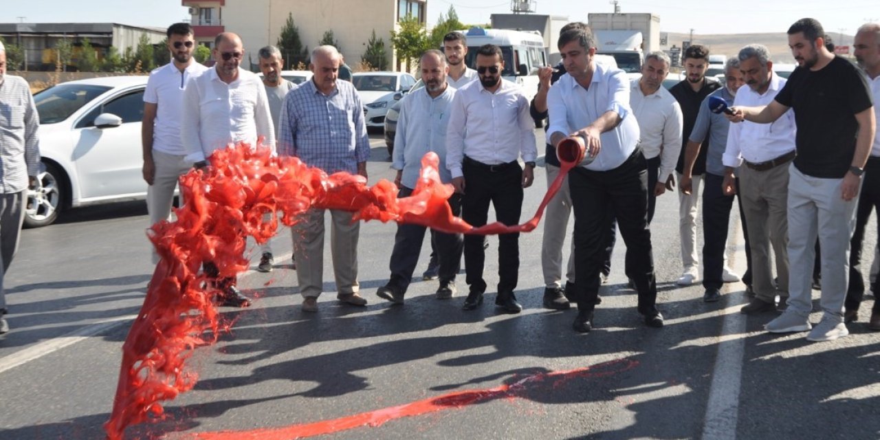 Batman'da HÜDA PAR heyeti 4 kişinin öldüğü yolu trafiğe kapatarak tepki gösterdi