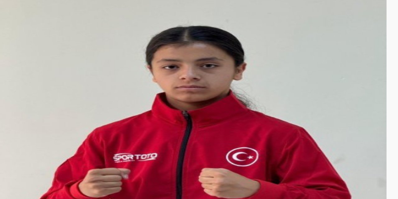 Şırnaklı Asmin, Üst Minikler Avrupa Boks Şampiyonası'nda son 16'da