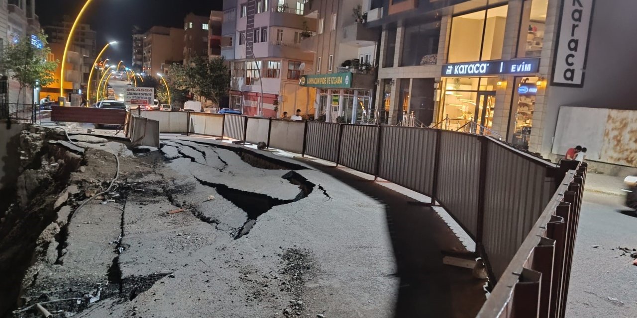 Şırnak’ta Yol Çökmesi Vatandaşları İsyan Ettirdi: Trafik Kabusu Devam Ediyor