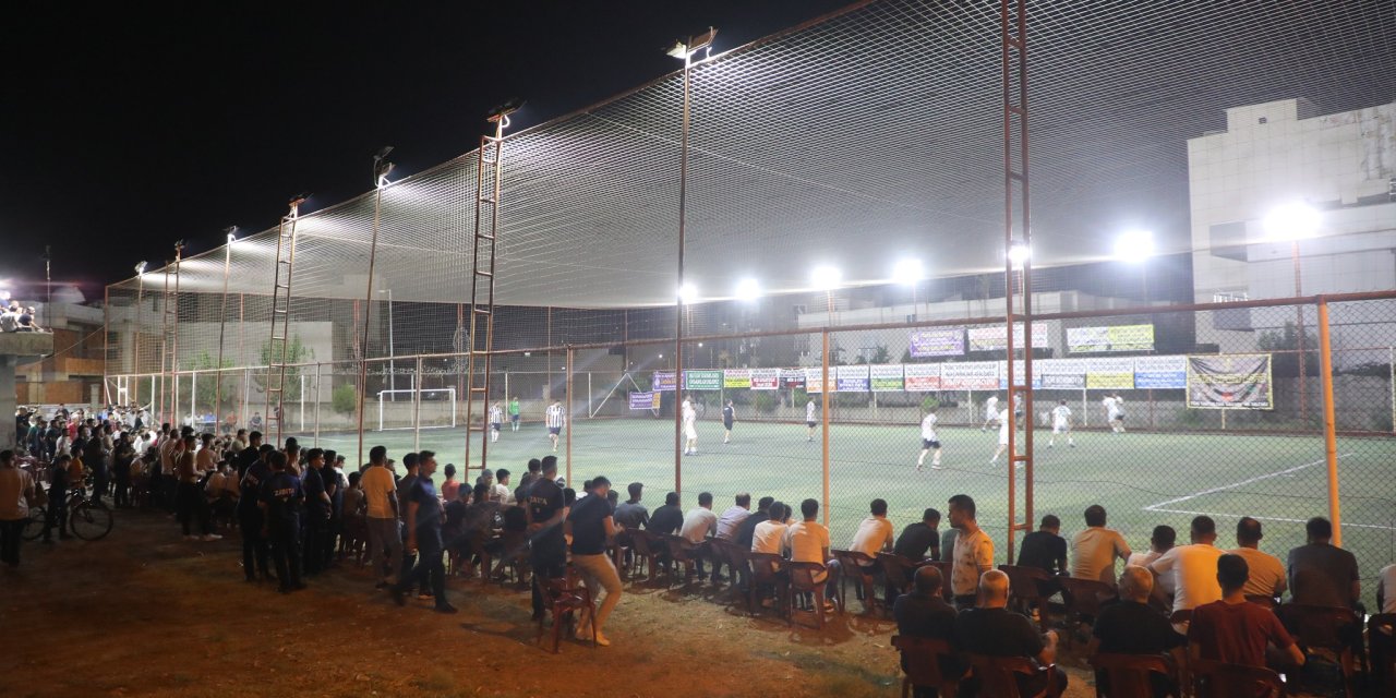 Cizre Belediyesi'nin düzenlediği futbol Turnuvası tüm heyecanı ile sürüyor