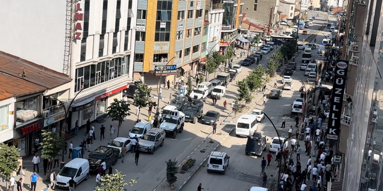 Hakkari'de  farklı aşiretlere mensup 2 grup arasında kavga çıktı:1 kişi yaralandı