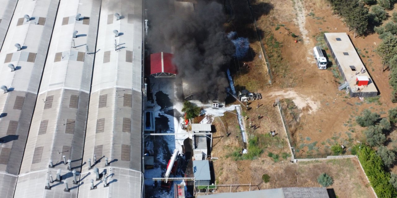 Yat fabrikasında büyük yangın: 70 personel ile yangına müdahale ediliyor