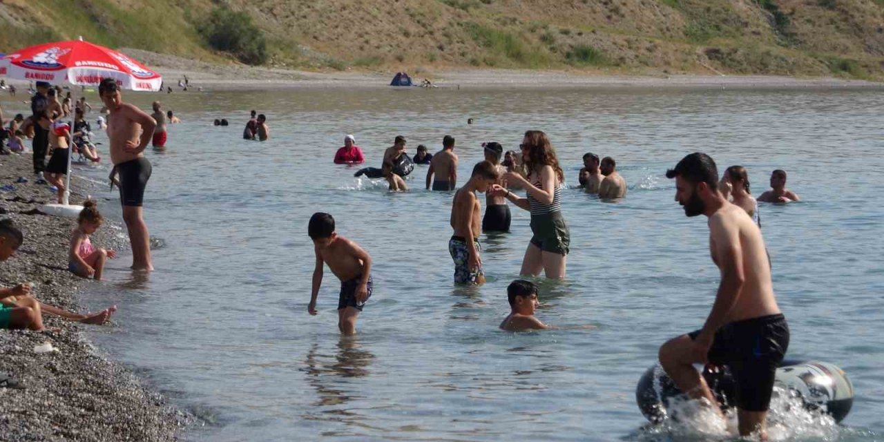 Şırnak'tan bile gidenler var. İran'dan gelen turistlerin akın ettiği il