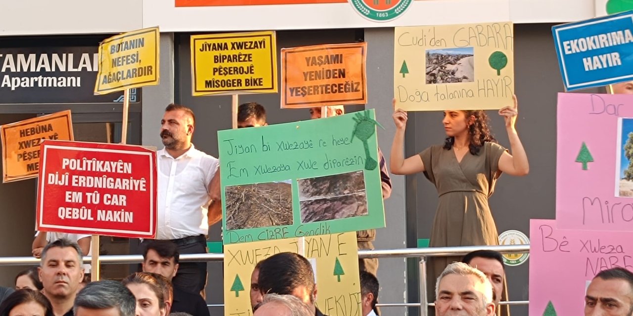 KESK, Şırnak'taki Ağaç Kesimlerine Karşı Basın Açıklaması Yaptı