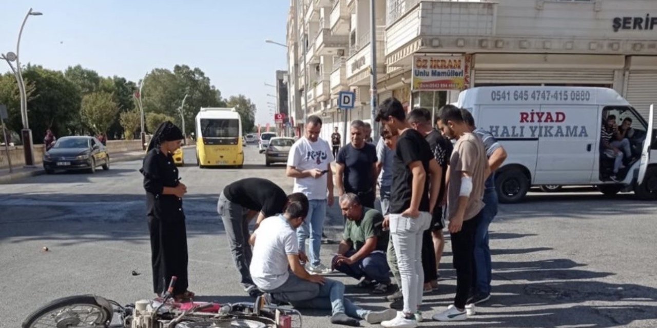 Mardin’de minibüs ile motosiklet çarpıştı: 1 yaralı