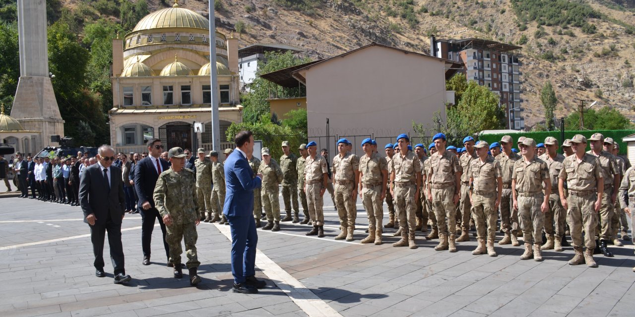 Şırnak sınır hattında 30 Ağustos Zafer Bayramı kutlamaları