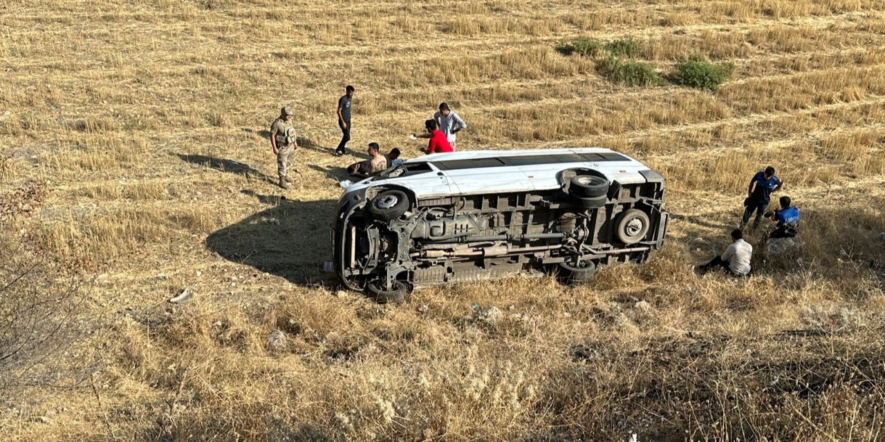 TPAO servis aracı ile taksi çarpıştı: 3 ağır 6 yaralı