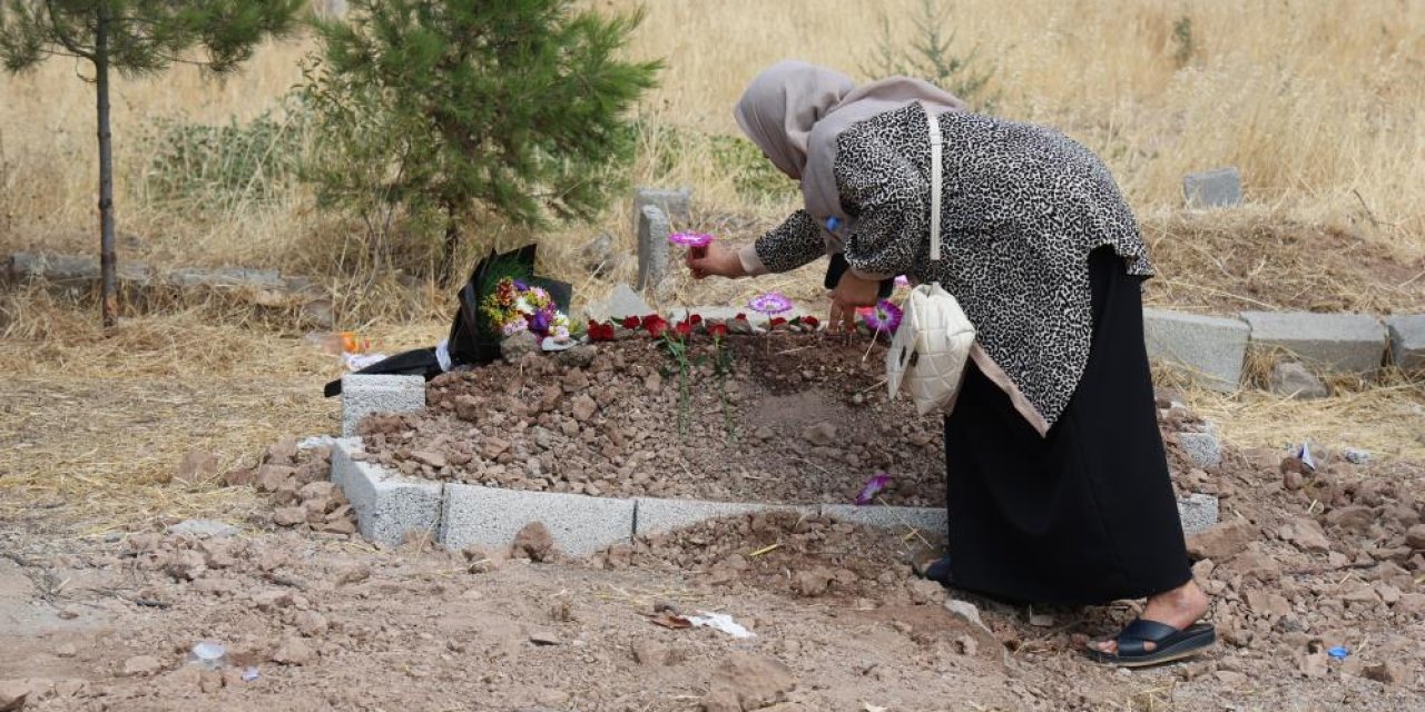 Narin, gelinliği tabuta bırakılarak gözyaşları içinde defnedildi