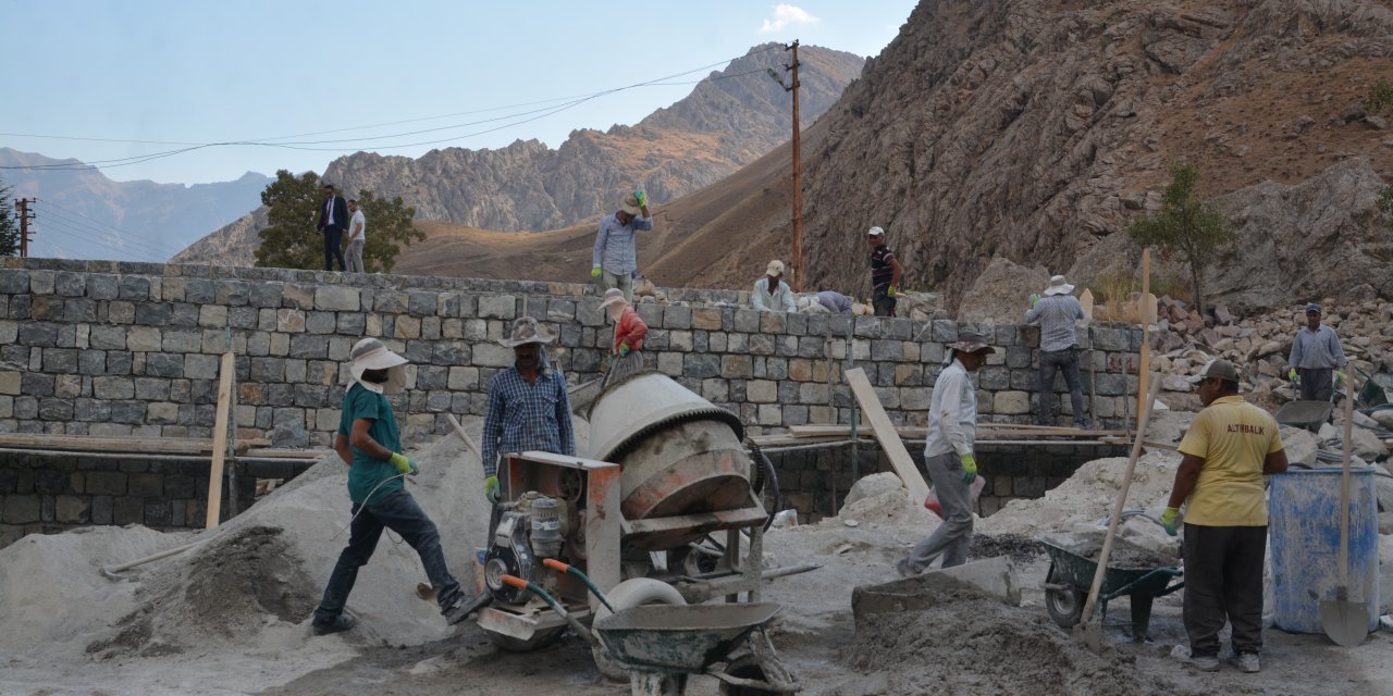 Hakkari'nin tarihi gün yüzüne çıkartılıyor: Zeynel Bey Medresesi'nde restorasyon devam ediyor