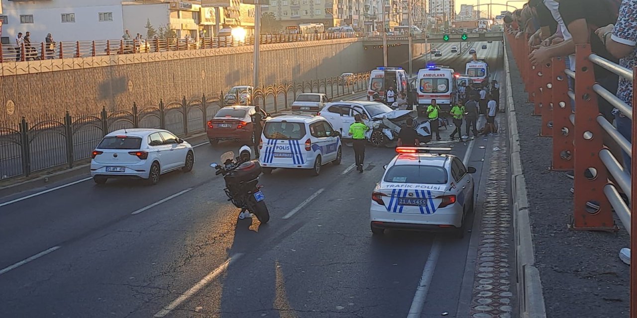 Diyarbakır’da otomobil ile motosiklet çarpıştı: 5 yaralı