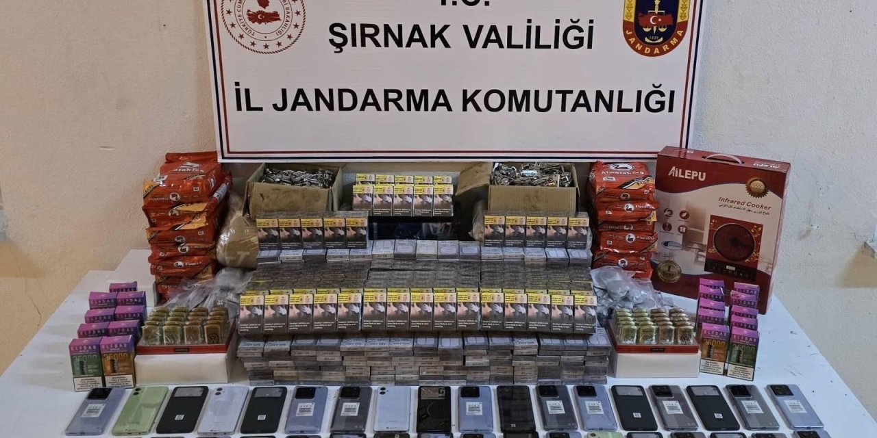 Şırnak’ta Jandarma ekipleri 12 araçta gümrük kaçağı malzeme ele geçirdi