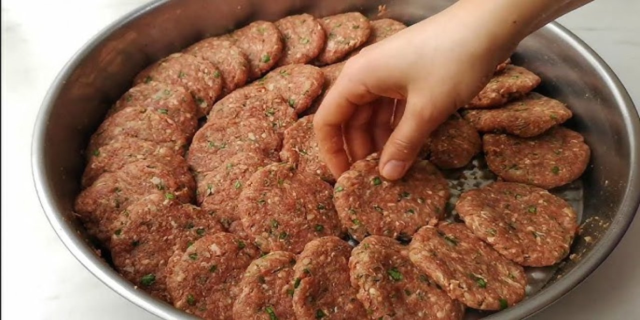 Lezzetli köfte yapmak için kıyma harcına 1 kaşık bundan ekleyin: Bakın nasıl lezzetli oluyor