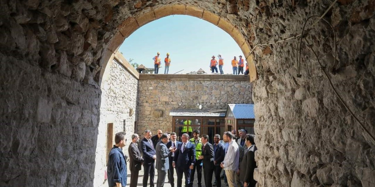 Selçuklulardan kalma 767 yıllık tarihi İzzettin Şir Camii'de restore çalışması