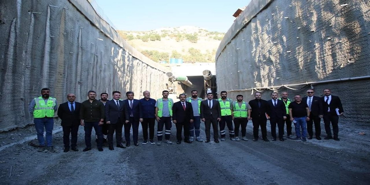 Şırnak Valisi, Yapımı Yılan Hikayesine dönen Şırnak-Van Karayolunda incelemede bulundu