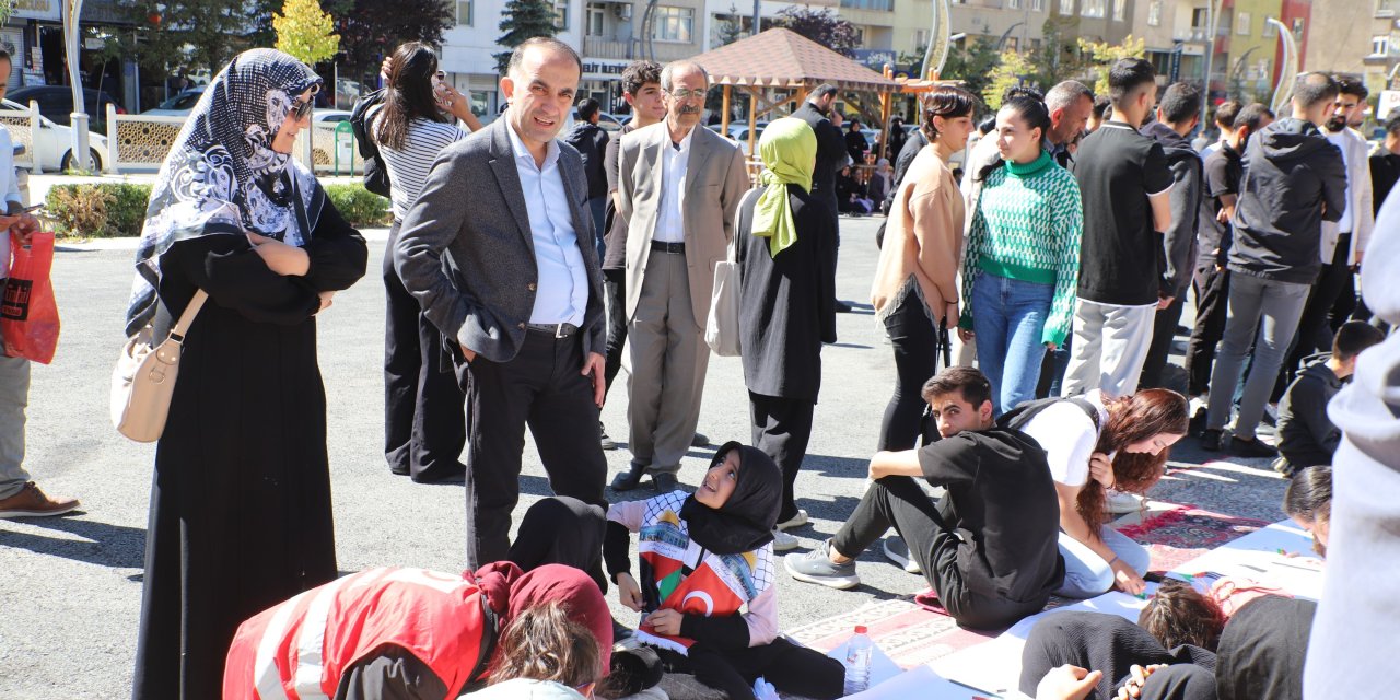 Hakkari Yetimler Vakfı’ndan ‘Filistinli çocuklar için çiz’ etkinliği  düzenlendi