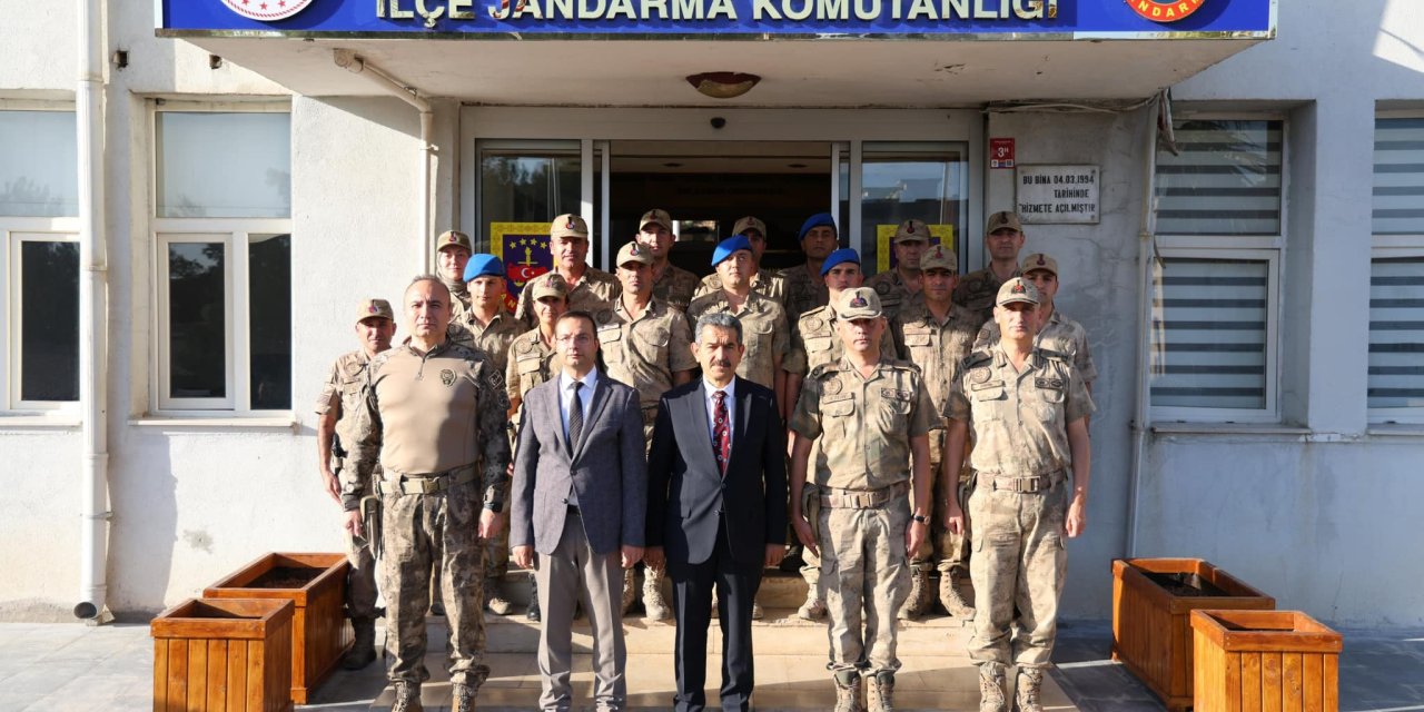 Şırnak Valisi Cizre’de Jandarma ve Emniyet Müdürlüğünü gezdi