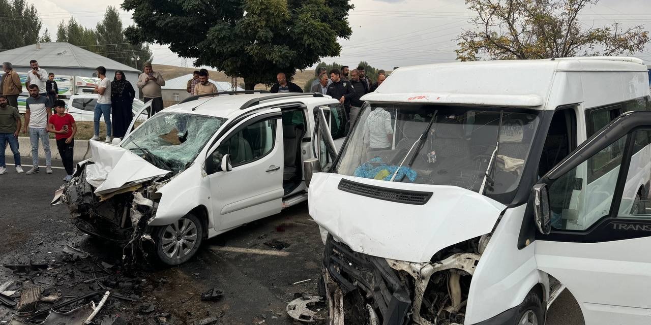 Ağrı Patnos'ta trafik kazası: 10 yaralı