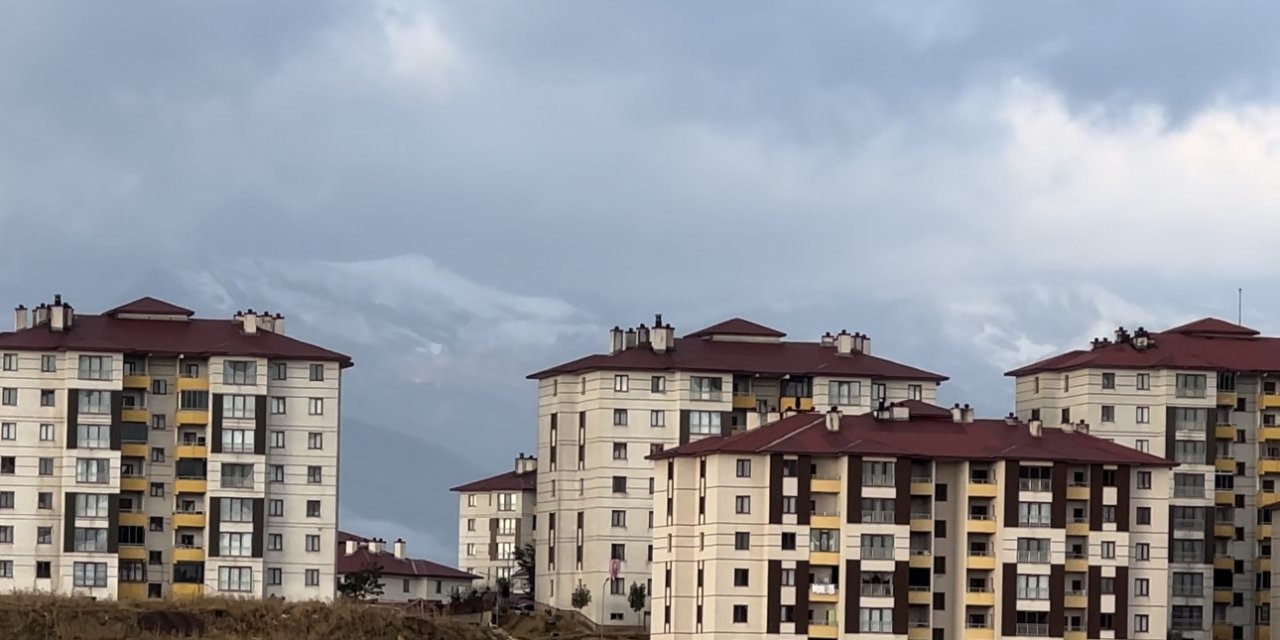 Hakkari Cilo Dağı yeniden beyaza büründü