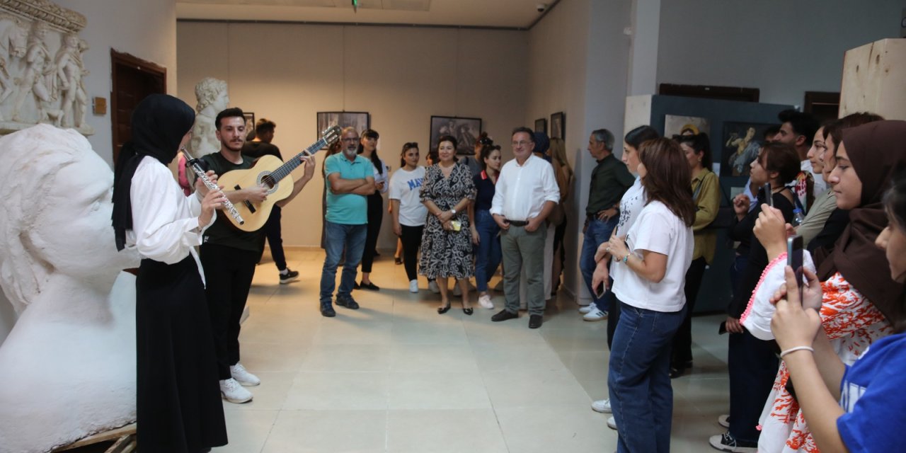 Şırnak Güzel Sanatlar Fakültesi Akademik yıl açılışını sergi ve konser ile gerçekleştirdi