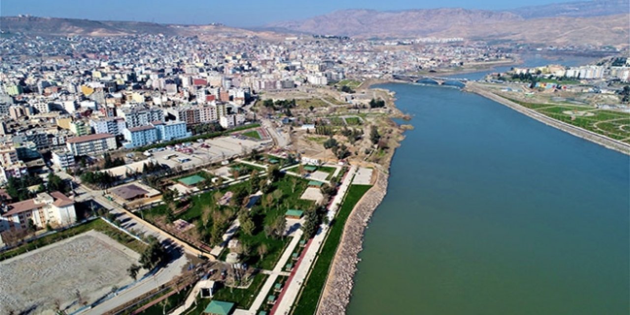 Cizre’nin ateşi Eylül ayında da düşmedi. 44.3’lük sıcaklıkla rekor kırdı