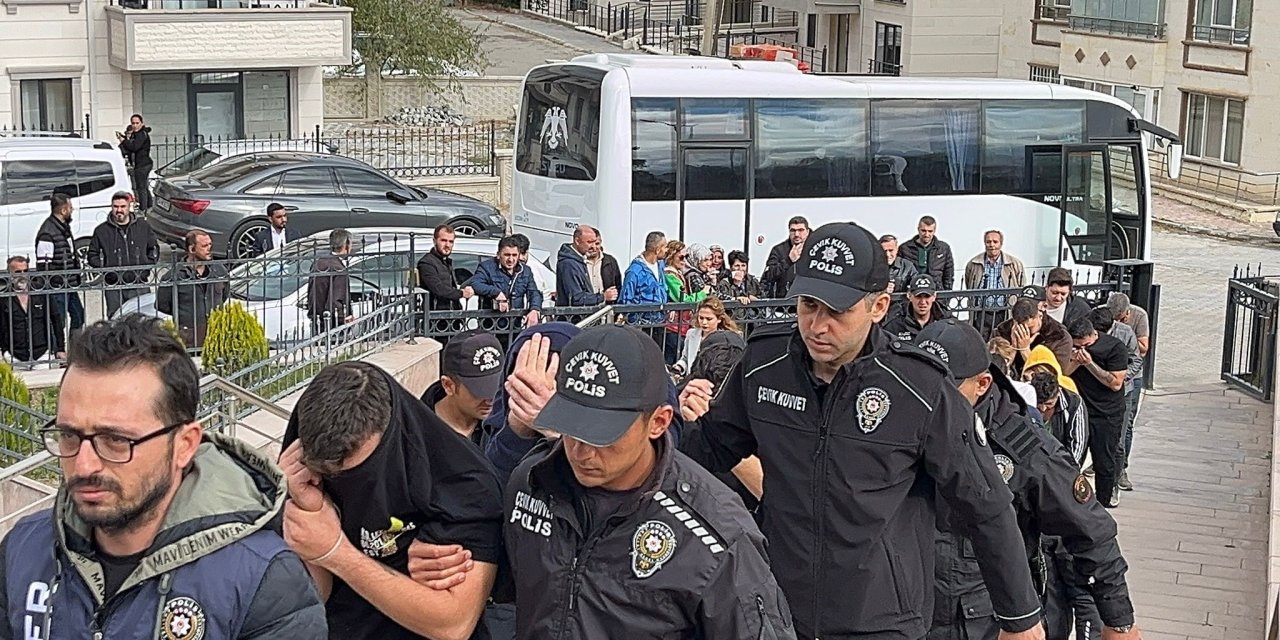 Şırnak dahil 5 ilde gözaltına alınan Bahis çetesi üyeleri adliyeye sevk edildi