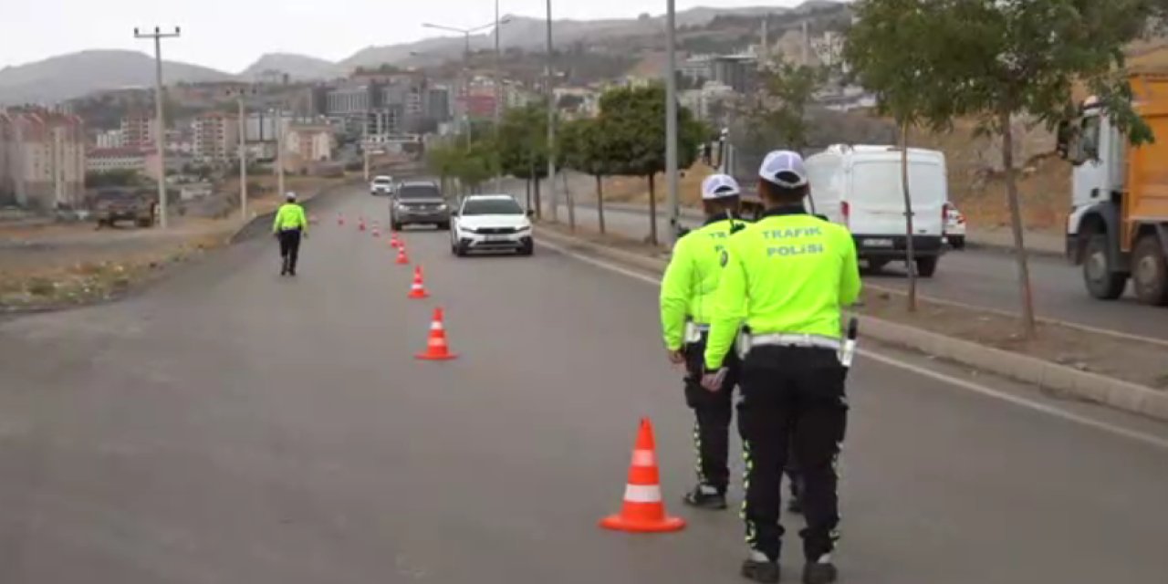 Şırnak’ta trafik ekipleri kurallara uymayan sürücülere ağır cezalar kesti