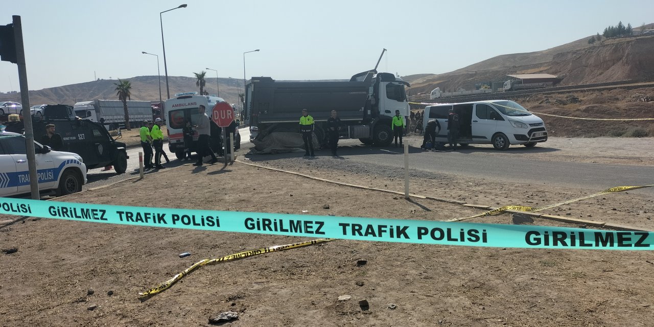 Cizre'de Harfiyat Kamyonu Motosikleti biçti: 1 ölü