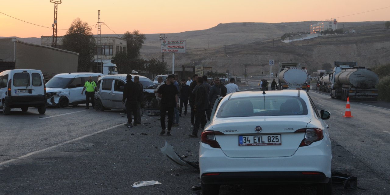 Cizre’de 4 aracın karıştığı zincirleme trafik kazasında 2 kişi yaralandı