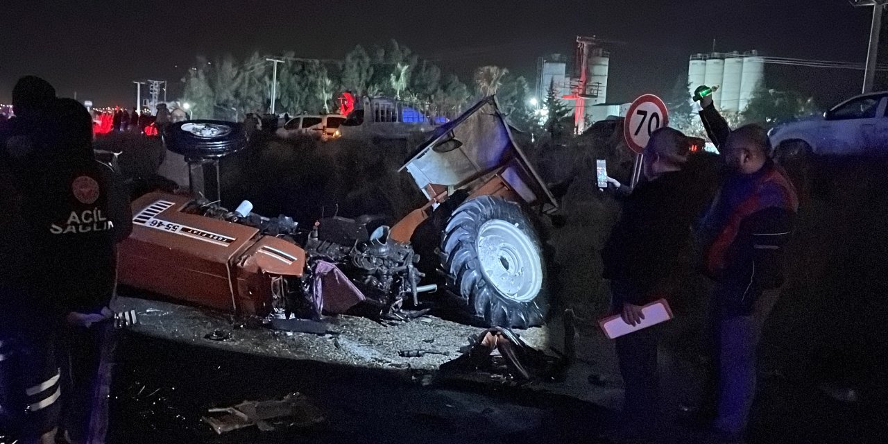 2 otomobil ve 1 traktörün karıştığı zincirleme kazada 3 kişi öldü