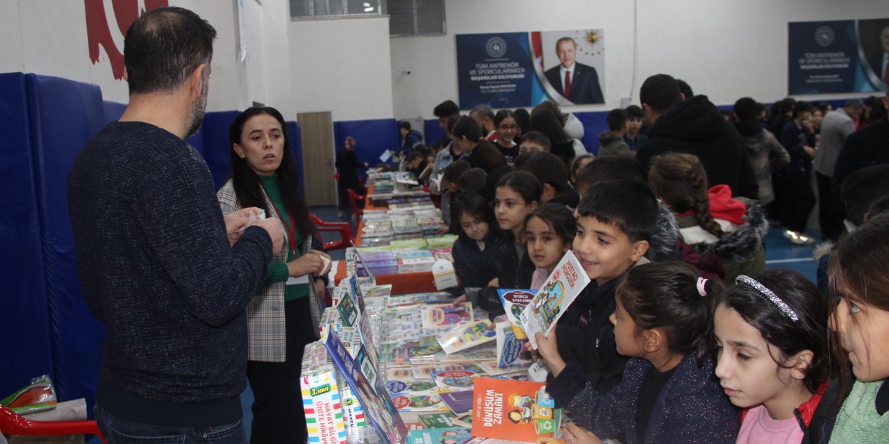 Cizre'de 2. kitap fuarı kapılarını kitapseverlere açtı