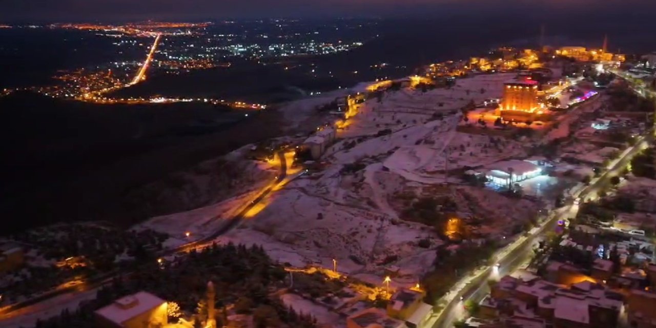 Beyaza bürünen Mardin'den gece görüntüsü