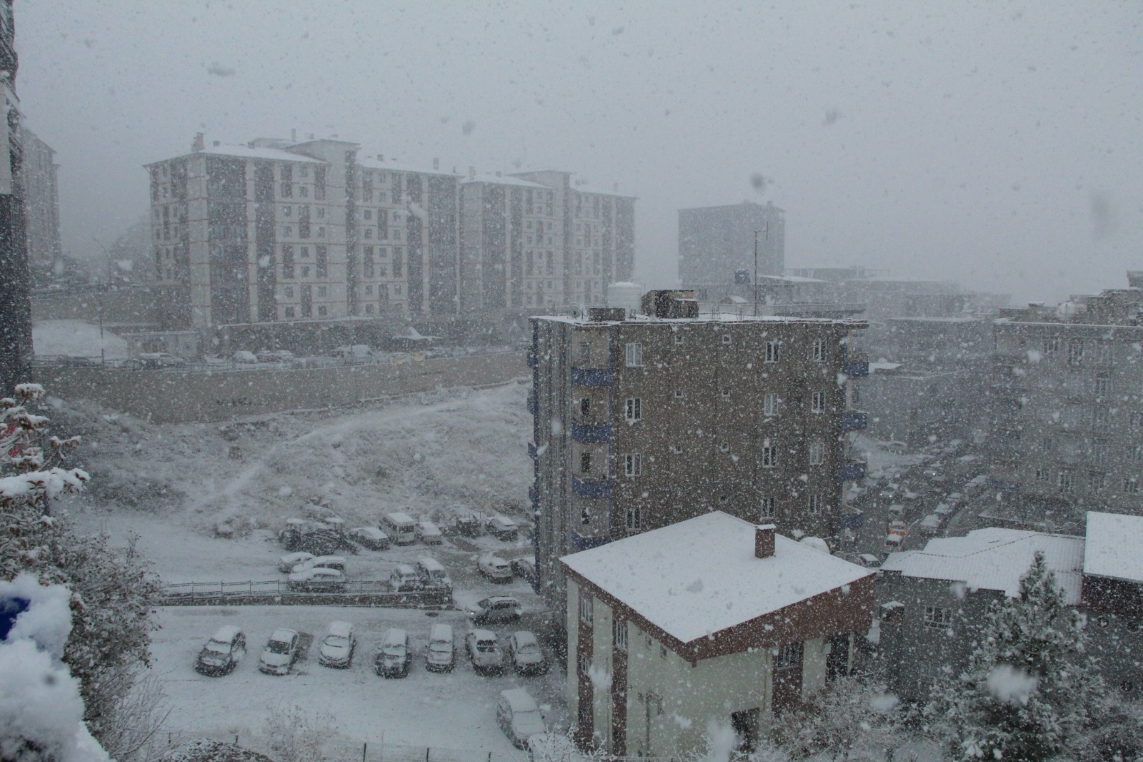 Şırnak'ta kar yağışı 1 belde ile 7 köy yolu ulaşıma kapattı