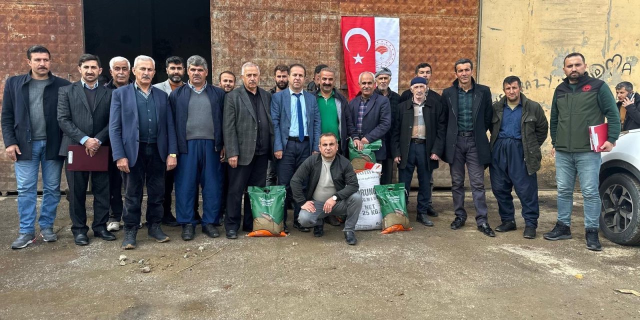 Hakkari'deki çiftçilere tohum desteği yapıldı