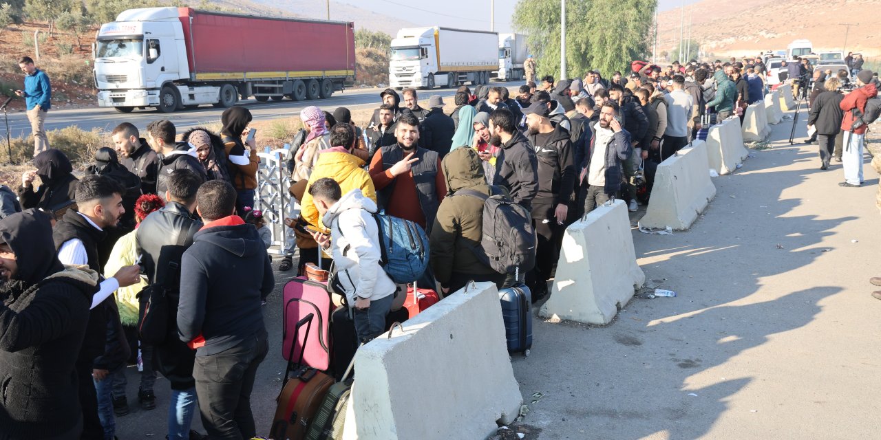 Sınır kapılarından Suriyeliler yurtlarına dönmeye başladı