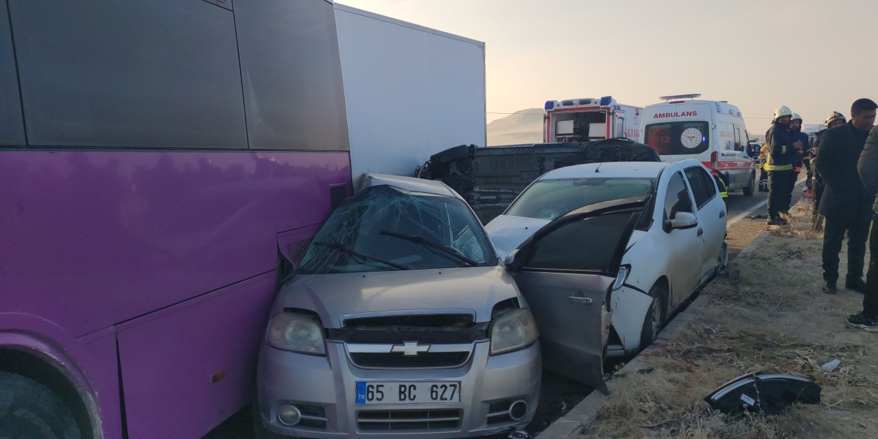 Van'da zincirleme trafik kazası: Yaralılar var