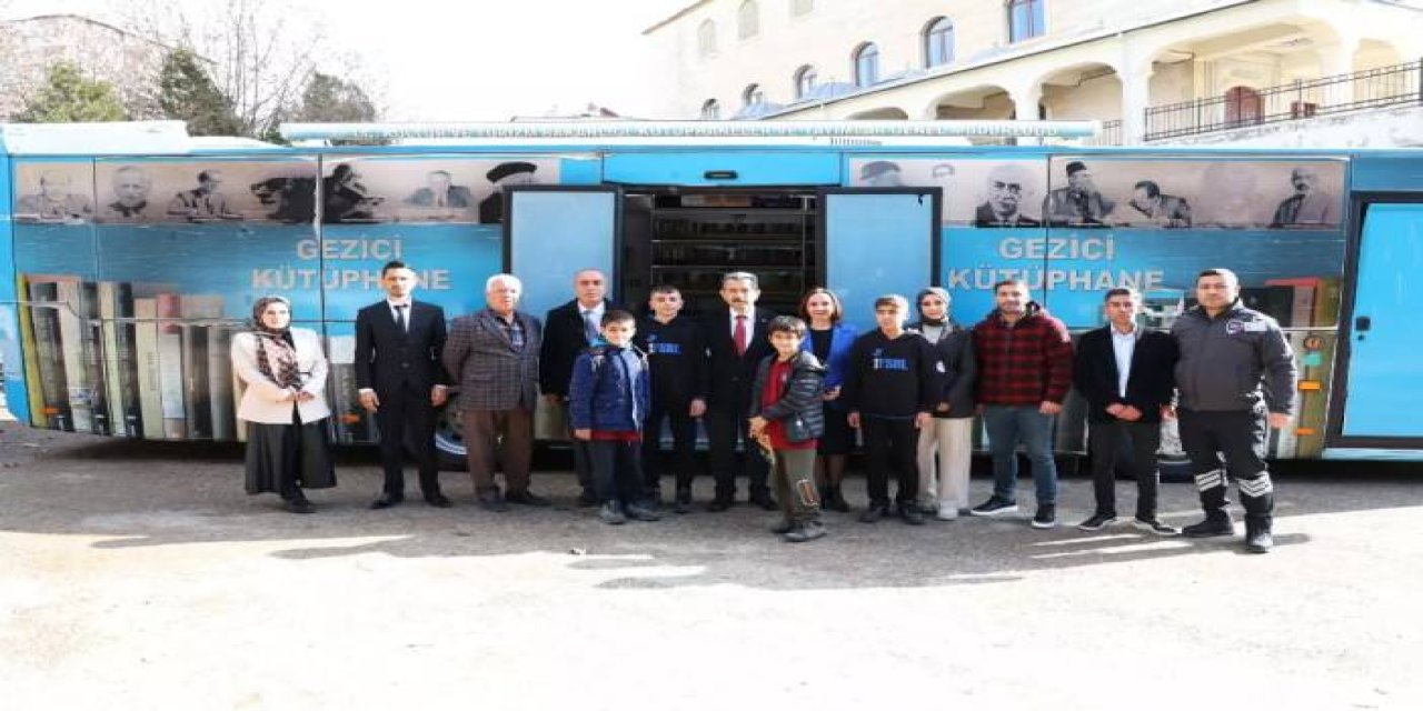 Şırnak'ta Gezici Kütüphane: Kırsala Kitap Taşıyan Ekip Ödüllendirildi