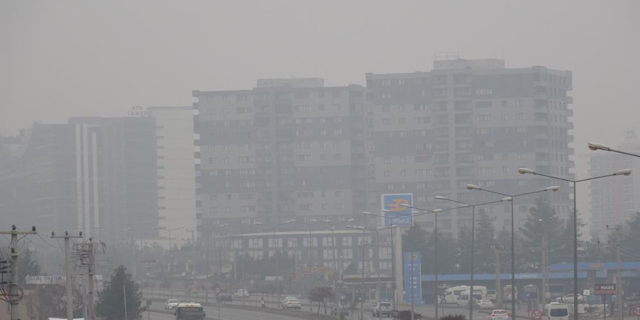 Diyarbakır’da sisin etkisi devam ediyor