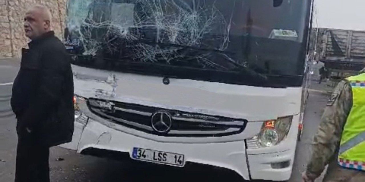 Siirt'te yoğun sis nedeniyle  yolcu otobüsü ile minibüs çarpıştı: 5 yaralı