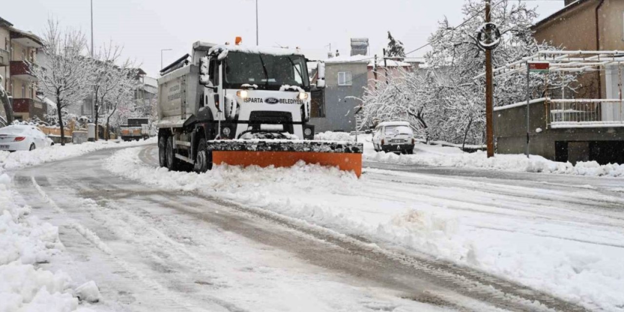 Isparta’da kar yağışı nedeniyle taşımalı eğitime 1 gün tatil