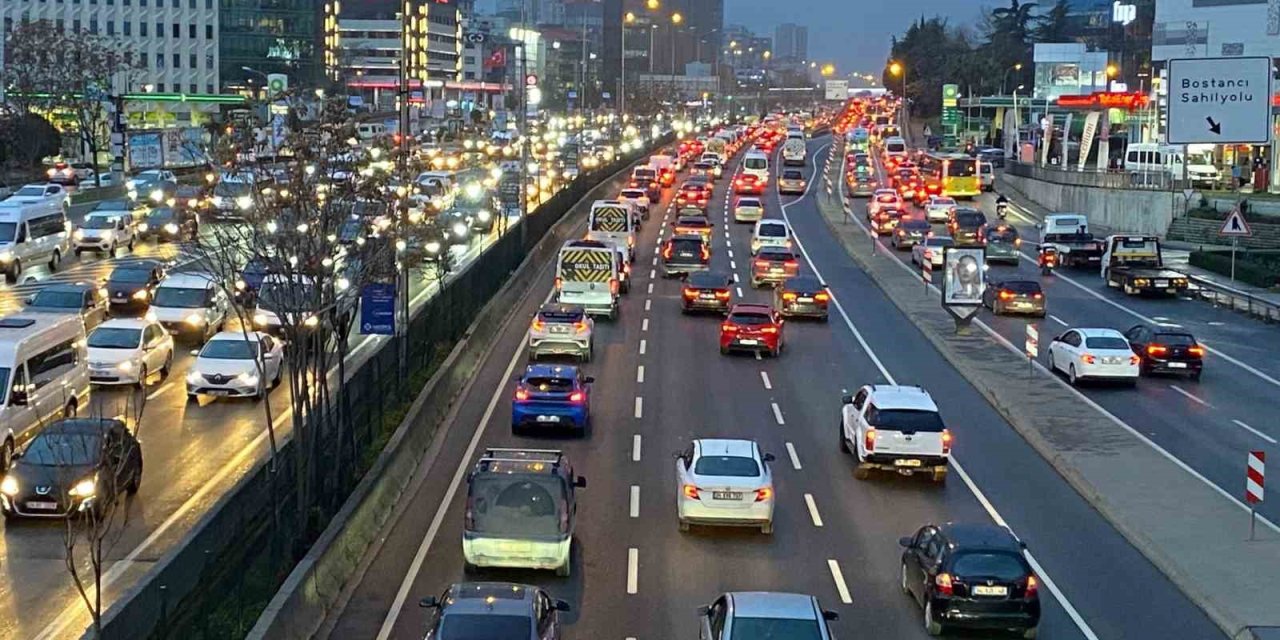 İstanbul’da trafik yoğunluğu yüzde 90’u geçti