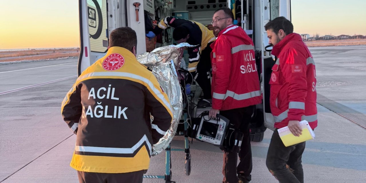 Hakkari'deki ambulans helikopter  42 yaşındaki kadın hasta için havalandı