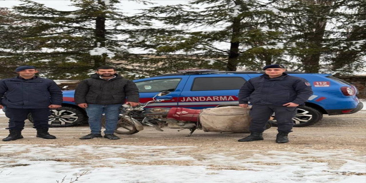 Kırşehir'de çalınan motosiklet, jandarma ekipleri tarafından bulunarak sahibine teslim edildi.