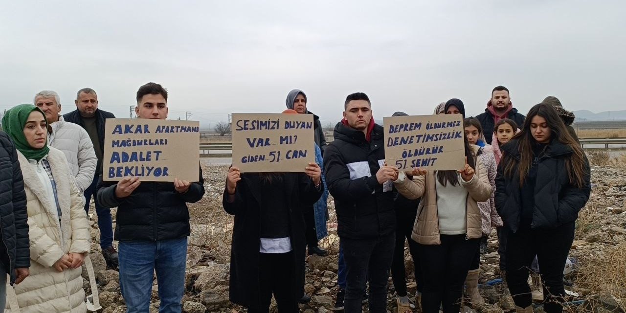 Gaziantep'te depremde yakınlarını kaybeden depremzedeler adalet arıyor