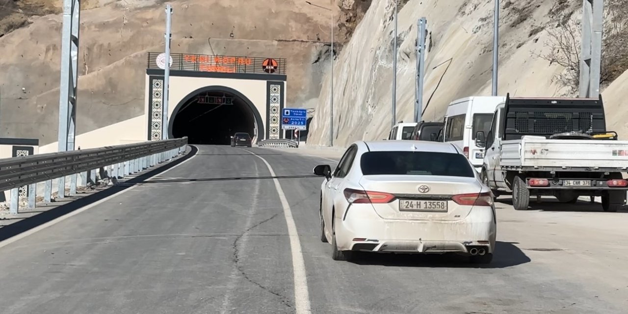 Hakkari'yi Van'a bağlayan köprü tüneli ulaşıma açıldı