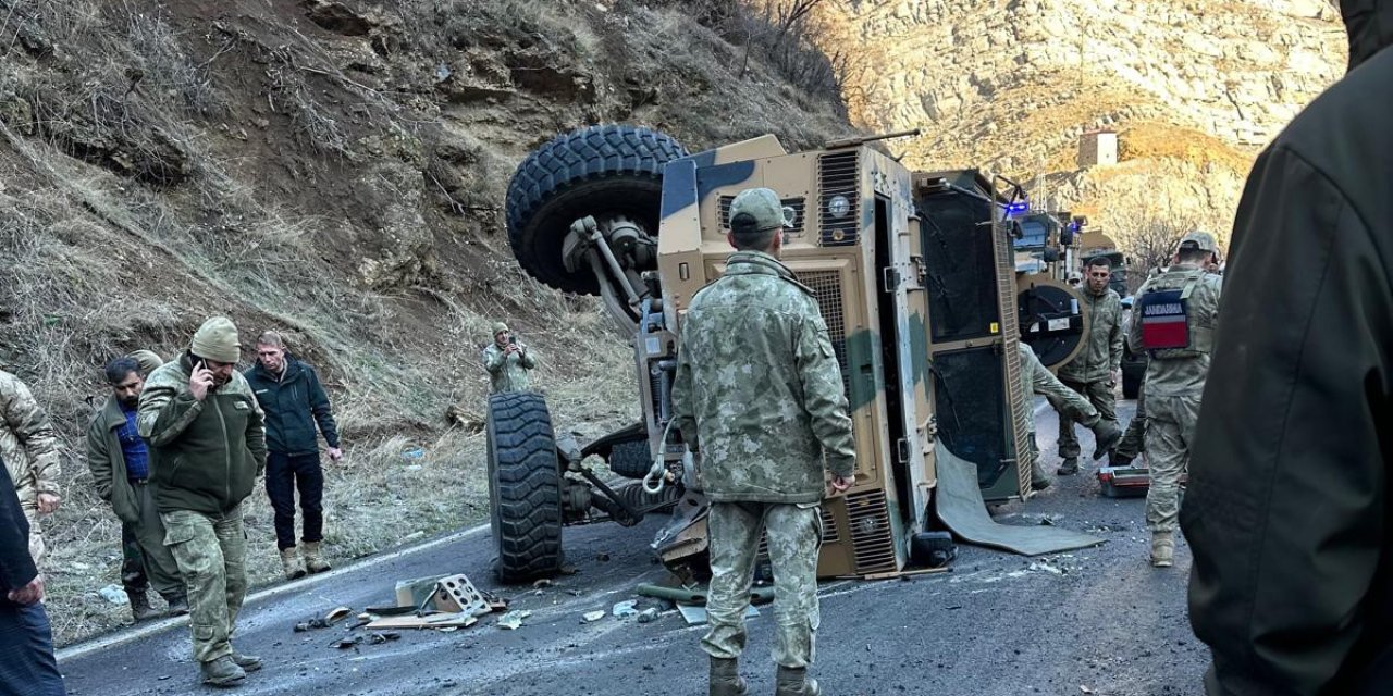 Şırnak'ta askeri araç devrildi: 2 asker yaralı