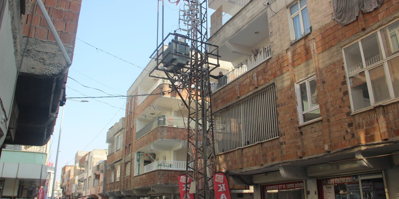 DEDAŞ'ın elektrik trafosu bomba gibi patladı