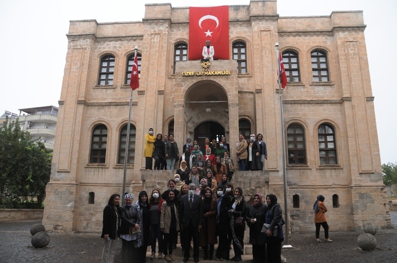 81 İLDEN ŞIRNAK’A GELEN KADINLAR,CİZRE’Yİ GEZİP,KÜRTÇE ŞARKILAR EŞLİĞİNDE EĞLENDİ