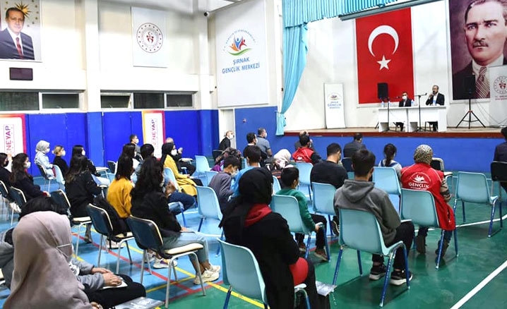 ŞIRNAK'TA GENÇLERE YÖNELİK KONFERANS DÜZENLENDİ